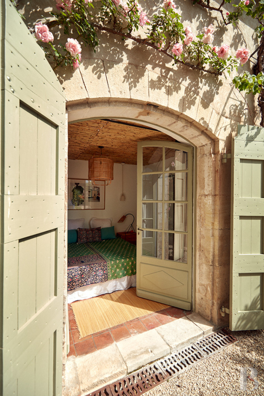 Dans les Alpes-de-Haute-Provence, au sud de Forcalquier, une maison de village traditionnelle et audacieuse - photo  n°47